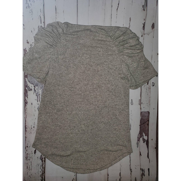 4/$30🌟Caution To The Wind Scrunch Shoulder Shirt Junior's - Picture 3 of 9